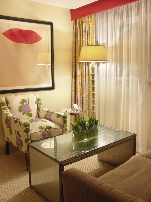 Фото The Mandeville Hotel