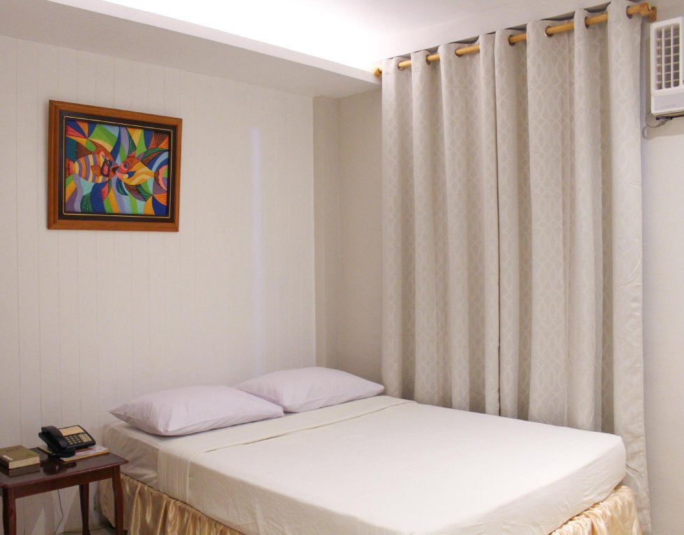 Фото Dumaguete Royal Suite Inn