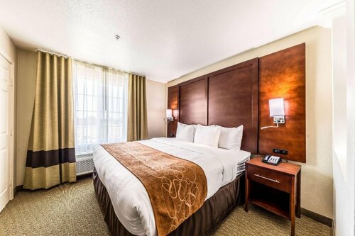 Гостиница Comfort Suites Grand Prairie - Arlington North