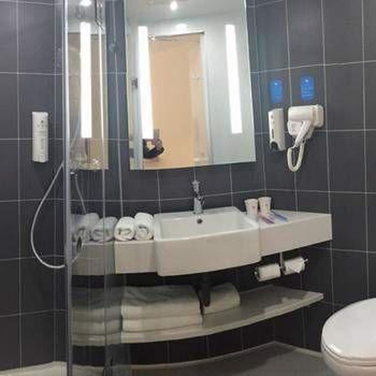 Фото Hanting Hotel Wuhan Lingjiaohu Metro Station