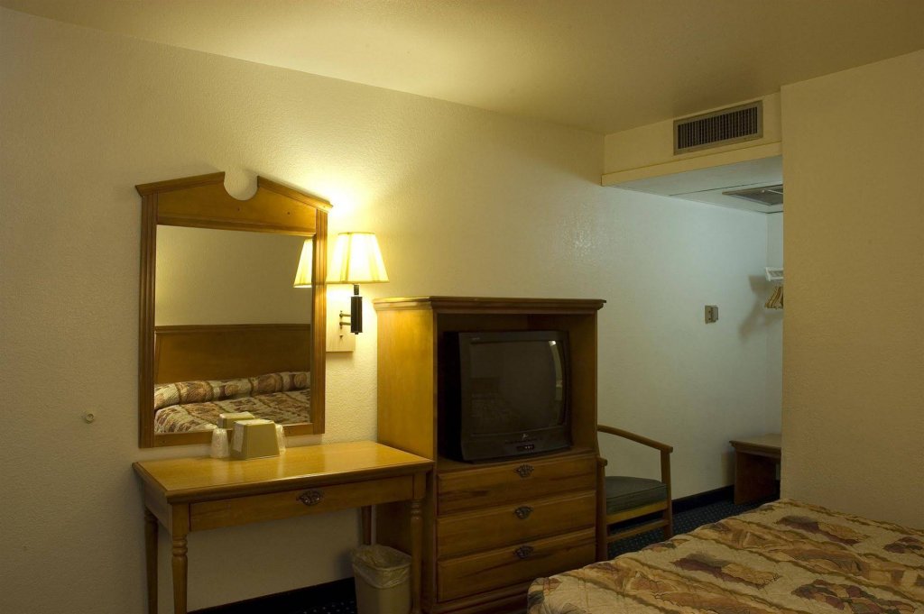 Фото Oyo Hotel Houston Southwest I-69