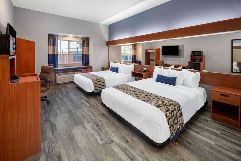 Гостиница Microtel Inn & Suites by Wyndham Tracy в Трэйси