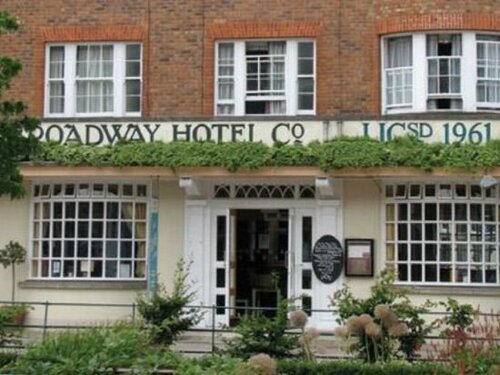 Гостиница The Broadway Hotel в Графстве Хартфордшир