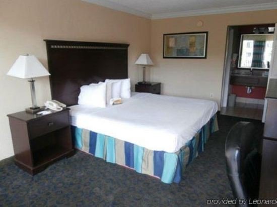 Фото Days Inn by Wyndham Fort Lauderdale Airport Cruise Port
