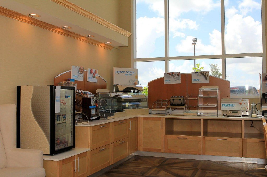 Фото Holiday Inn Express & Suites San Antonio - Brooks City Base, an Ihg Hotel