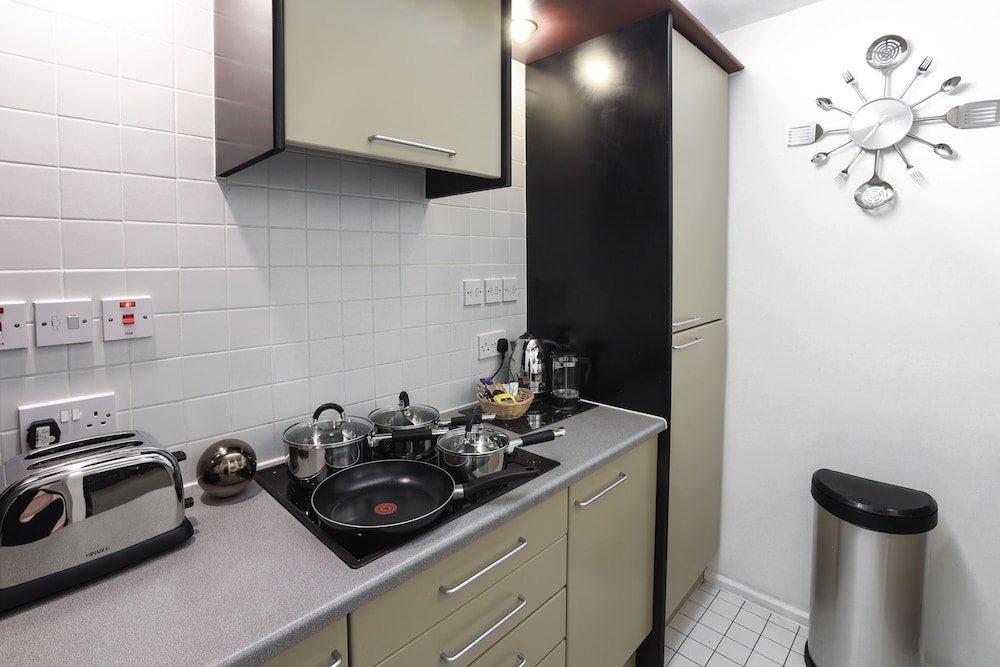 Фото Point West Apartments Gloucester Road