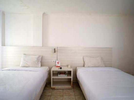 Фото Capital O 2885 Hemra Hotel