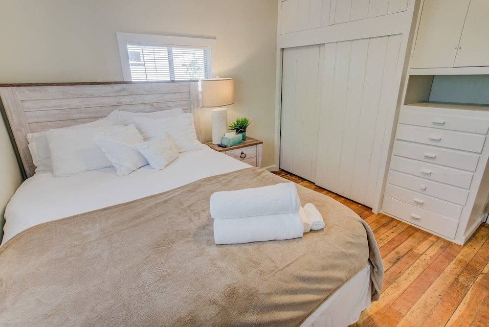 Фото 3brdowntownwalk to Everywhere & Bars W/fire pit