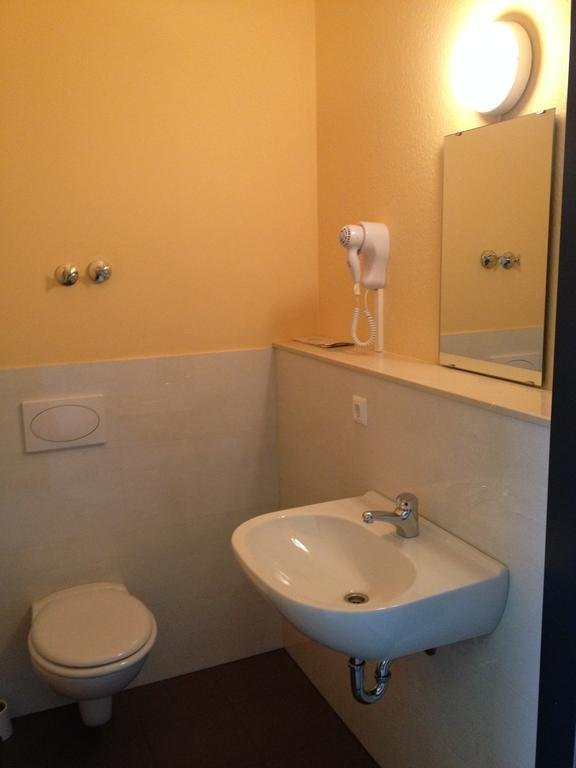 Фото Airport Hostel