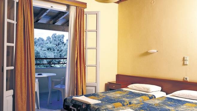 Фото Sunshine Studios & Apartments