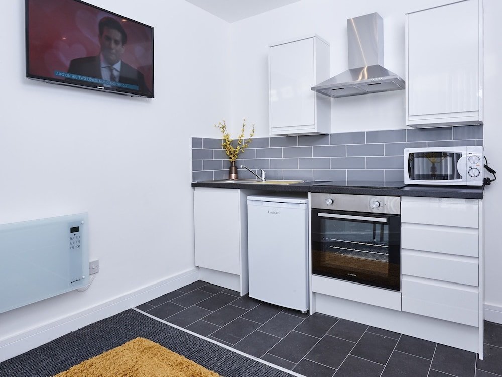 Фото Midway Apartments