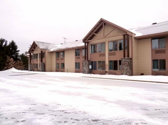 Гостиница AmericInn by Wyndham Black River Falls I-94 on Atv Trail