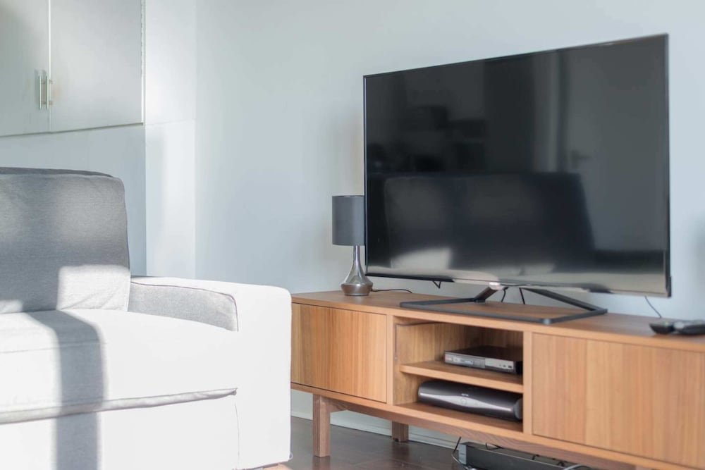 Фото Trendy 1br Home in Islington With Balcony!