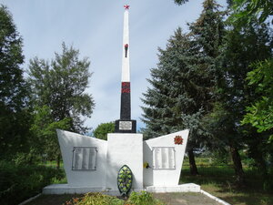 Меморильный обелиск (Bryansk Region, Klimovskiy rayon, Novoyurkovichskoye selskoye poseleniye, selo Novyye Yurkovichi), monumento, memorial