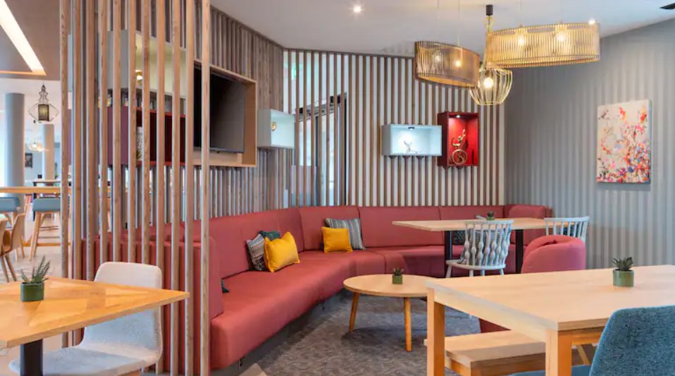 Фото Hampton by Hilton Ashford International