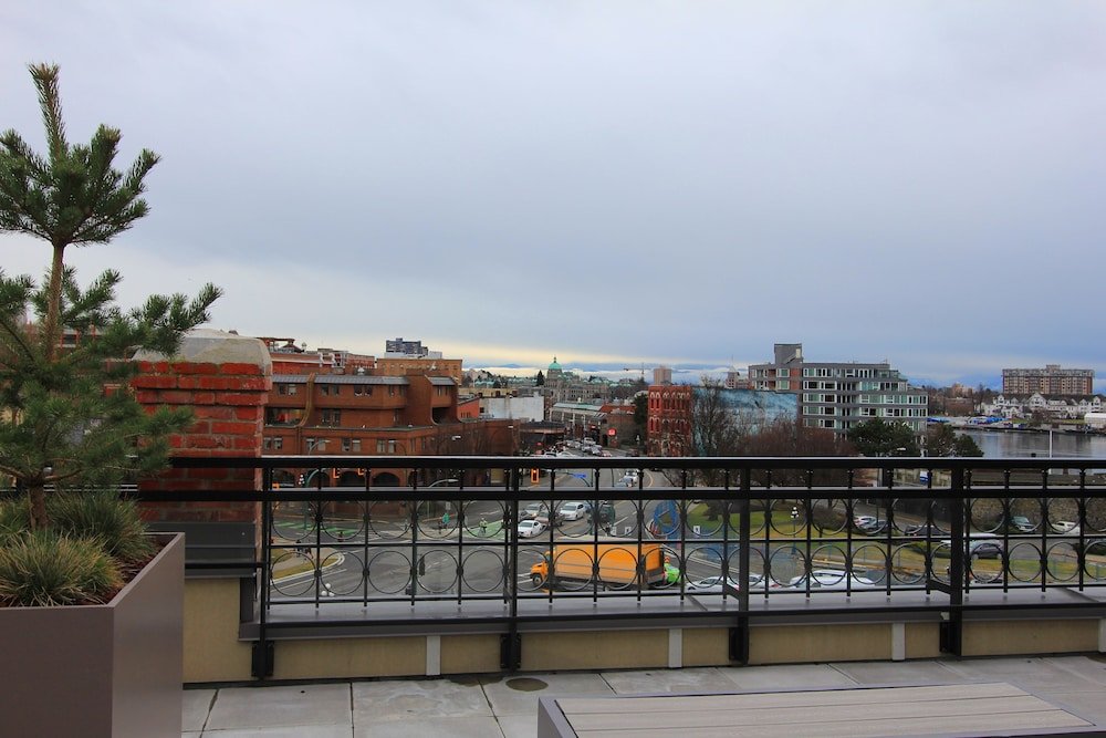 Фото The Janion by Victoria Royal Vacations