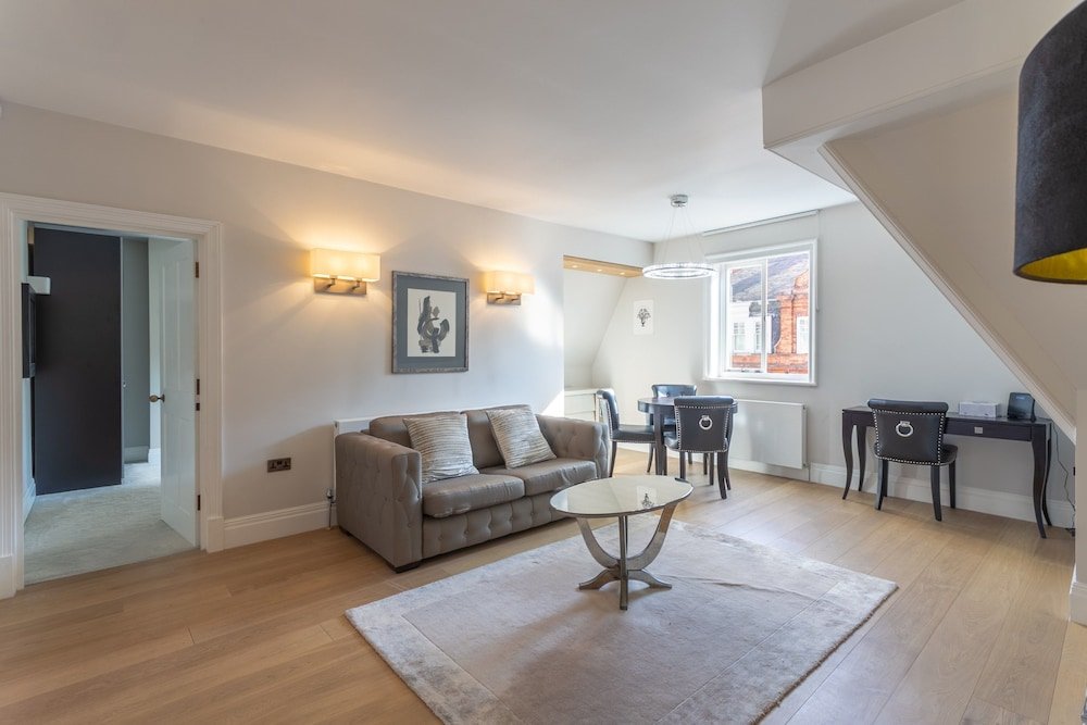 Фото Luxury Mayfair 2 Bedroom Apartment