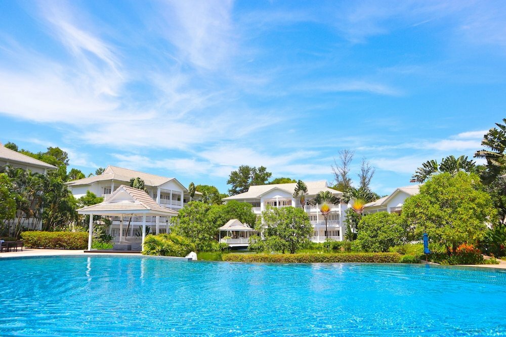 Short-term housing rental Ocean Breeze Apartment by Pips, Phuket Province, photo