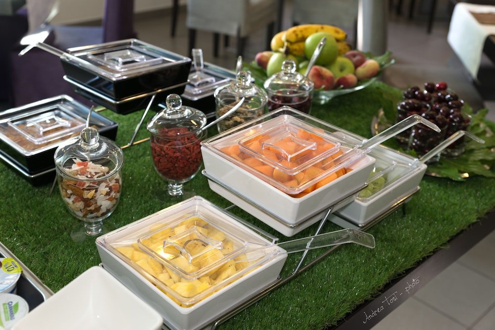 Фото Hotel The One