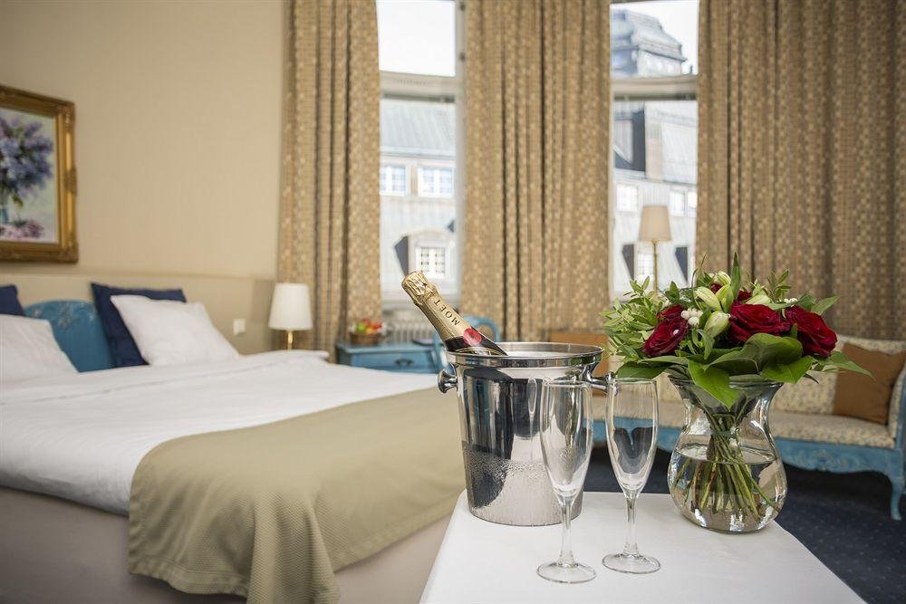 Фото Crystal Plaza Hotel