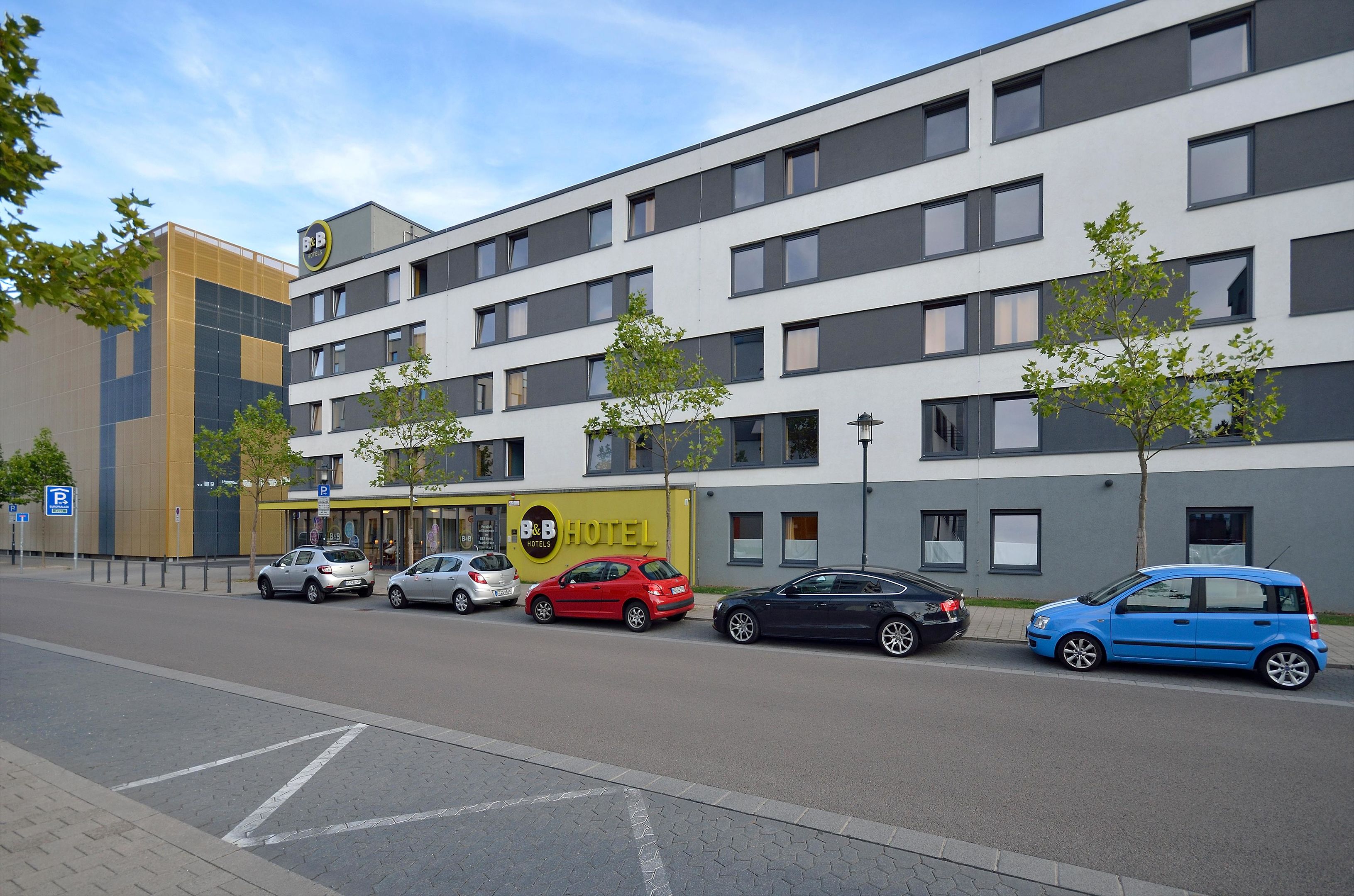 Фото отеля 2