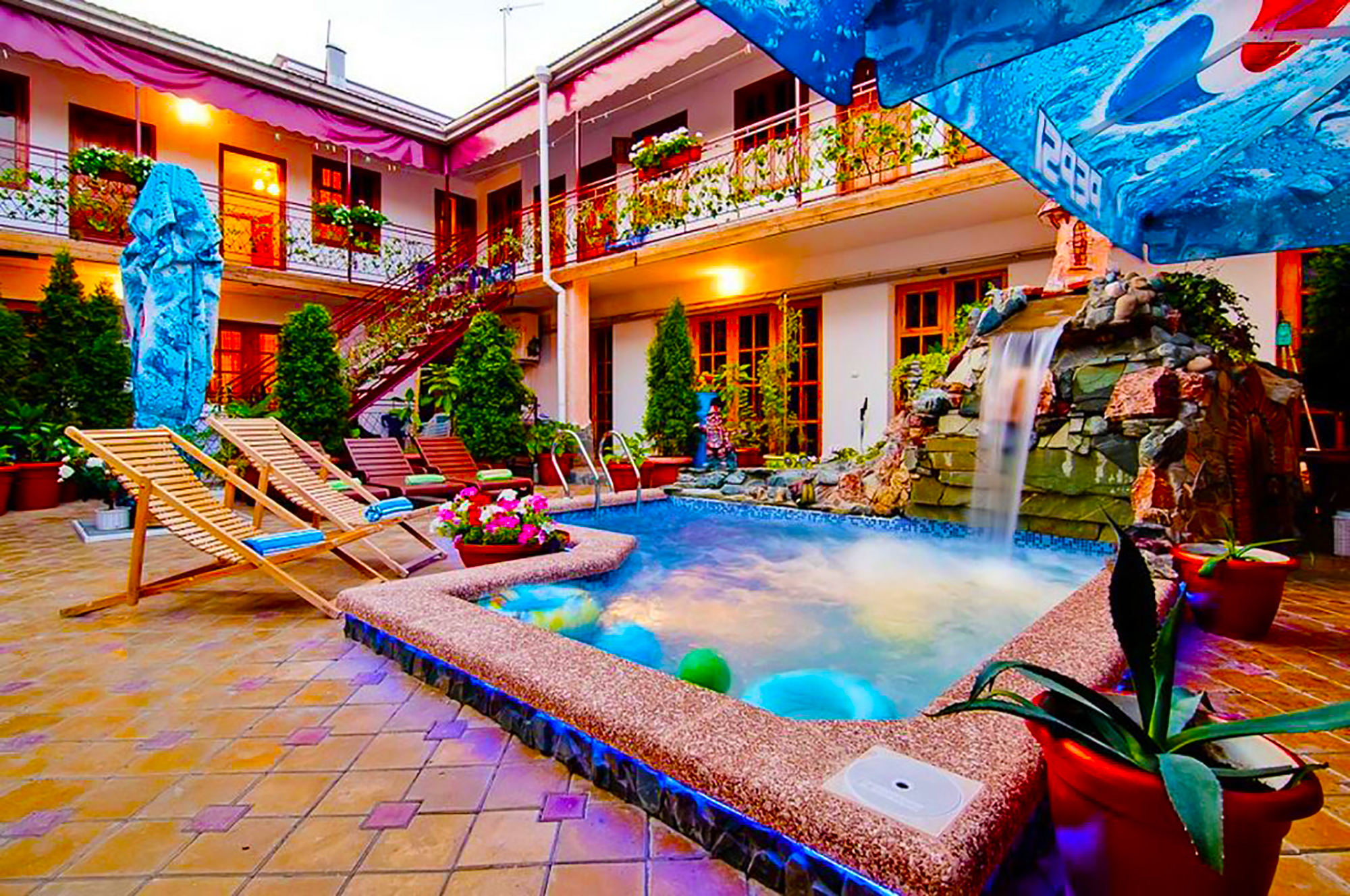 Фото отеля 2