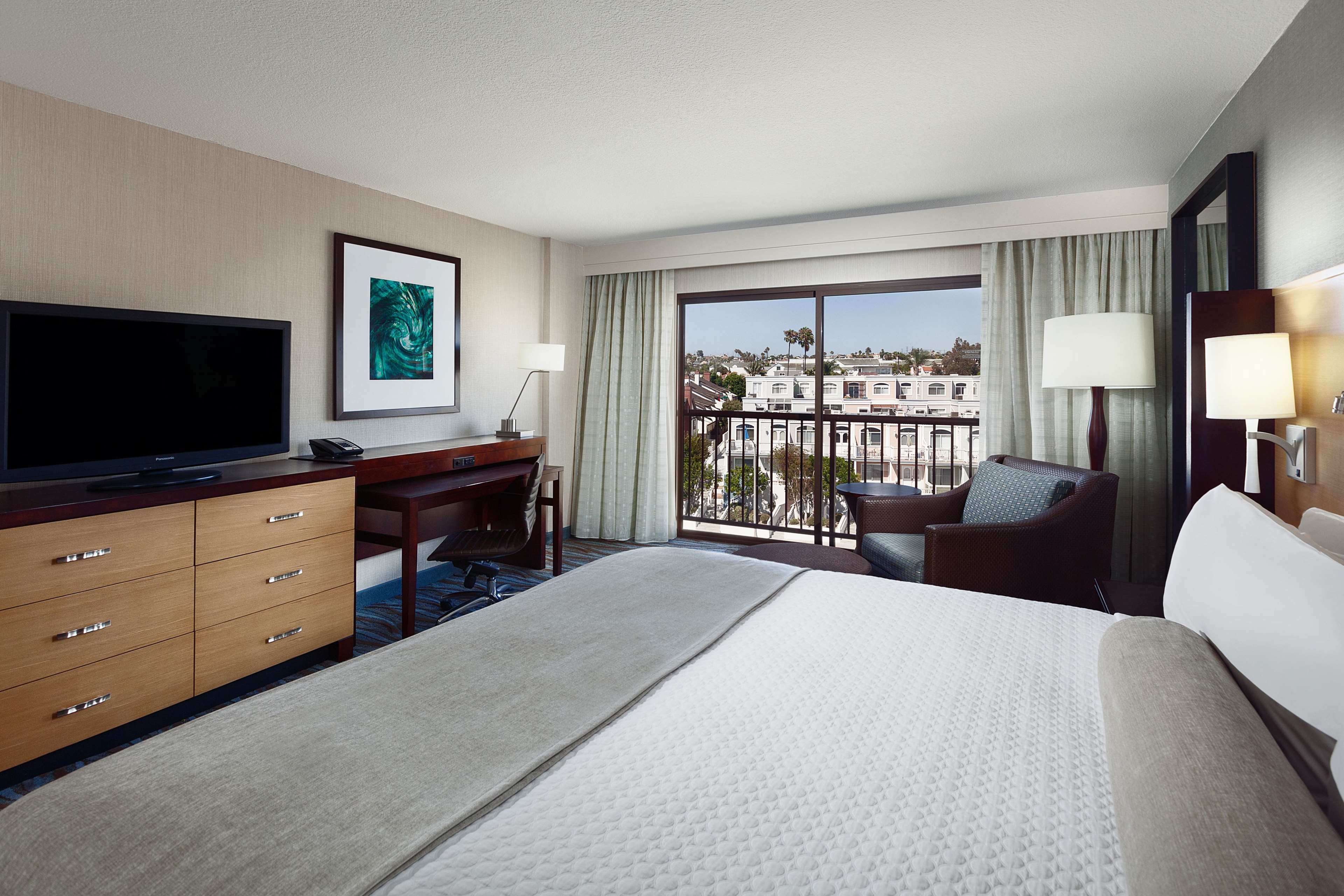 Фото Sonesta Redondo Beach & Marina