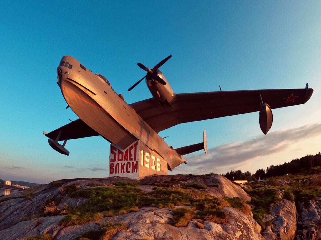 Monument to technology Самолëт Бе-6, Murmansk Oblast, photo