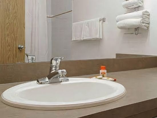 Фото Super 8 by Wyndham Meadow Lake