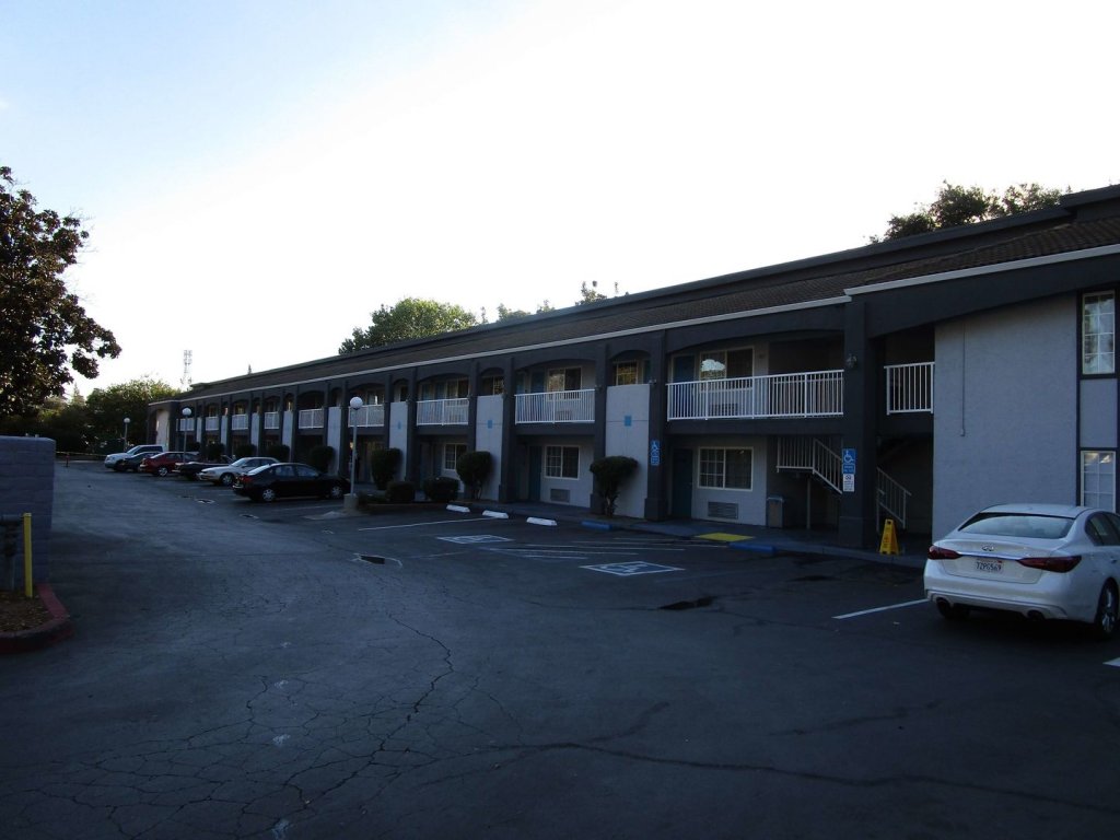 Фото SureStay Plus Hotel by Best Western Sacramento North