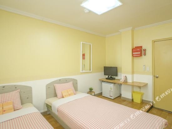 Фото Dalkom Myeongdong Guesthouse