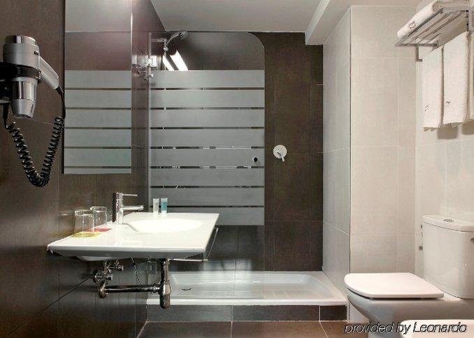 Фото Hotel Ilunion Romareda