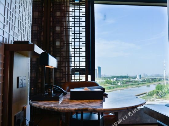 Фото Hualuxe Nanjing Yangtze River, an Ihg Hotel