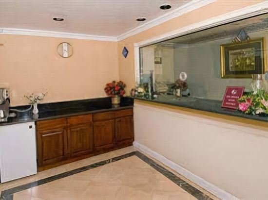 Фото Regency Inn & Suites