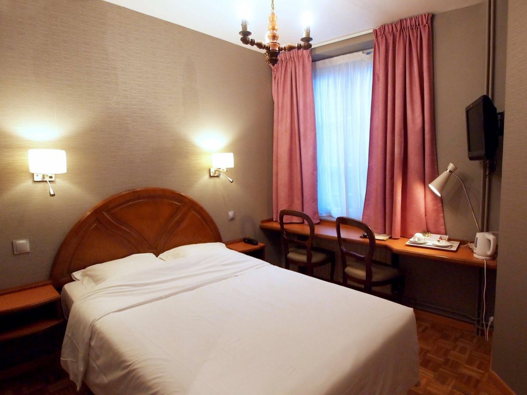 Фото Logis Hôtel Au Cerf d'Or