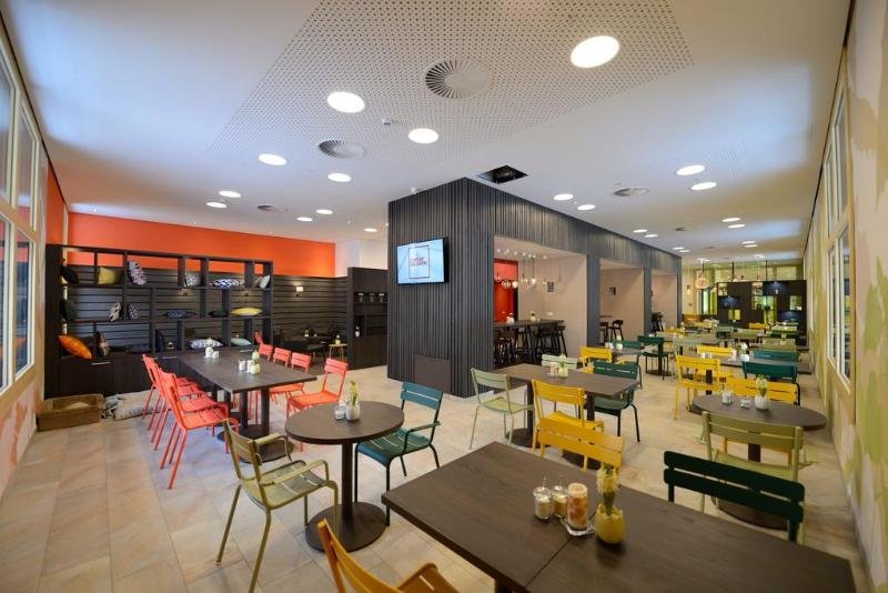 Фото Hwest Hotel Hall