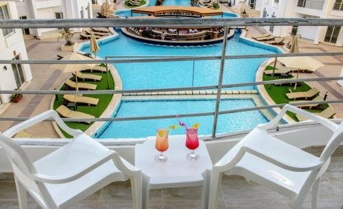 Гостиница Aqua Palms Resort в Хургаде
