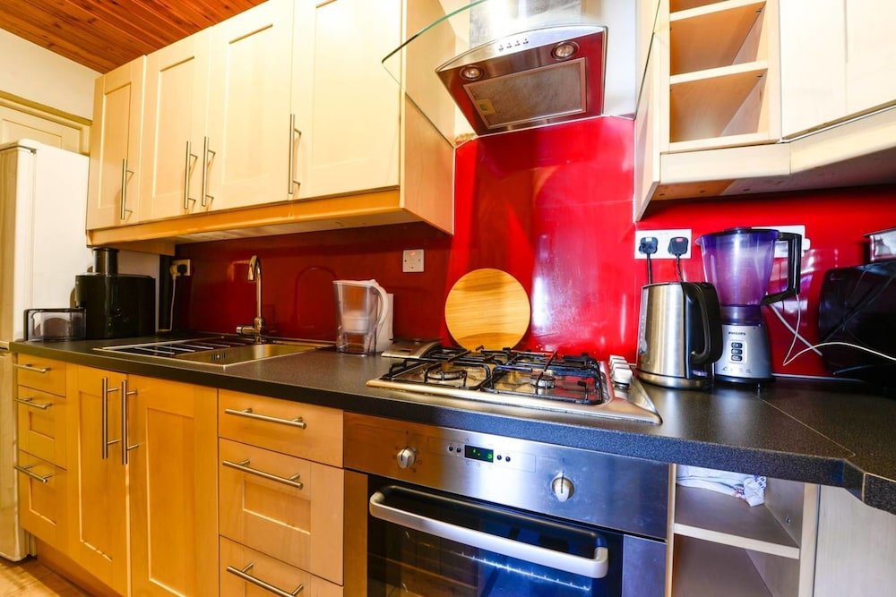 Фото Comfortable 1 Bedroom Flat, Close To City Centre