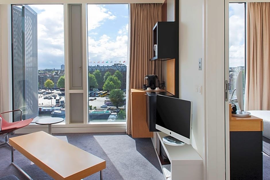 Фото DoubleTree by Hilton Amsterdam Centraal Station