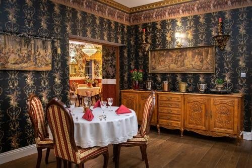 Гостиница Rezydencja Grawert - Victorian Boutique & SPA в Лёндек-Здруй