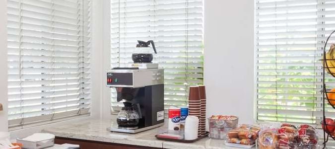 Фото Travelodge by Wyndham Fullerton Near Anaheim