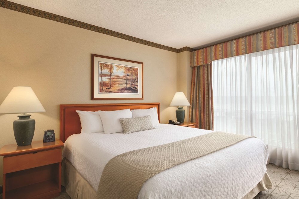 Фото Embassy Suites by Hilton Portland Airport