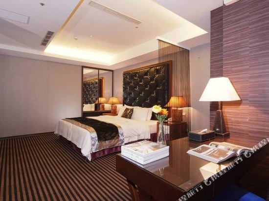 Фото Golden Hot Spring Hotel