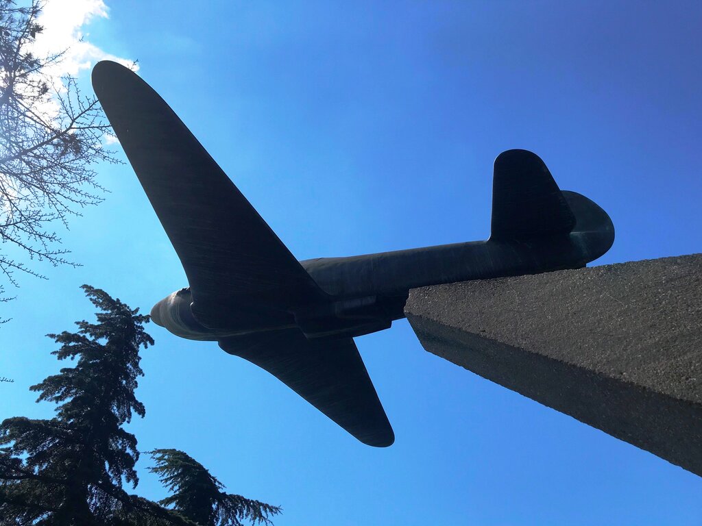 Monument to technology Самолëт Як-3, Alushta, photo