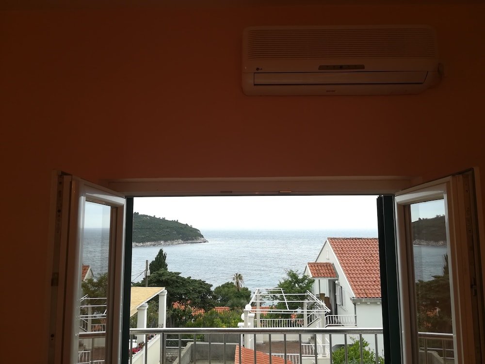 Фото S And L Apartments