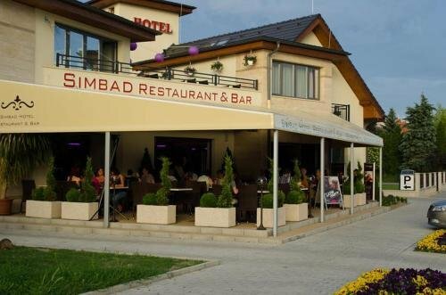 Гостиница Simbad Hotel & Bar Superior в Мошонмадьяроваре
