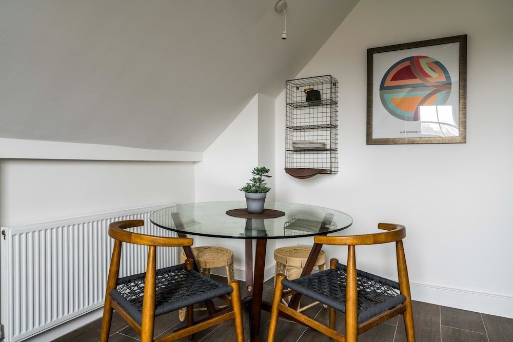Фото New Bohemian 2 Bedroom Victorian Flat In Dalston