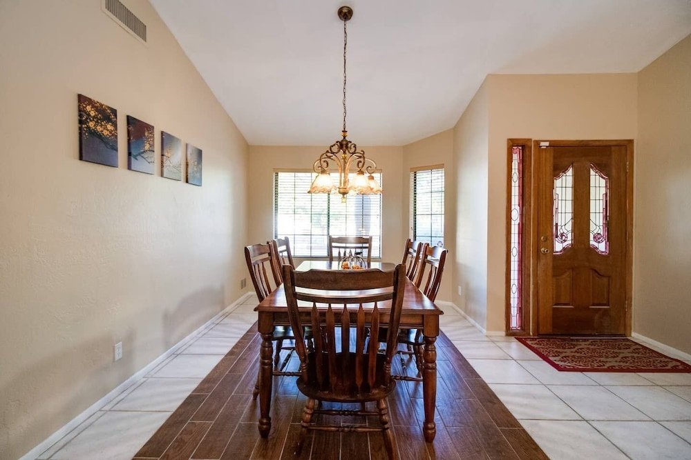 Фото North Phoenix 6 Bedroom With Guest House & Pool!