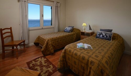 Гостиница Great 3 Bedroom Home on the Lake Shore H50