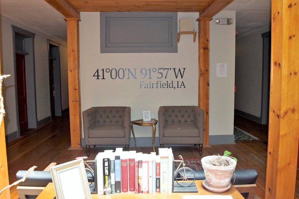 Фото отеля 2